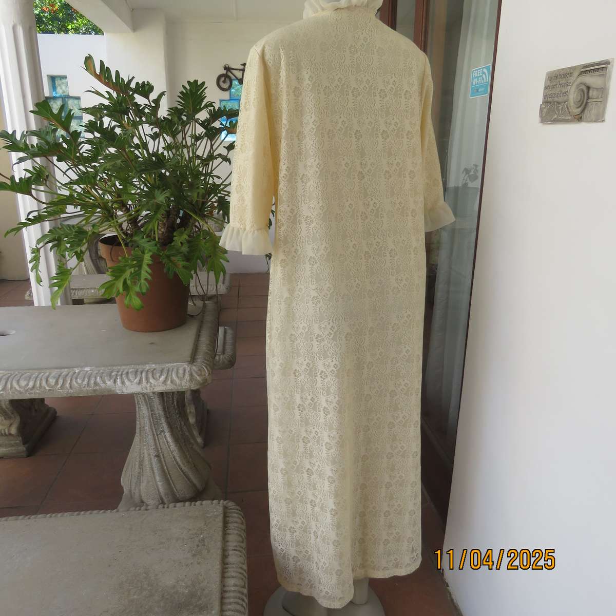 PRINCESS nostalgic rich cream nylon-lace button down night gown size Medium.