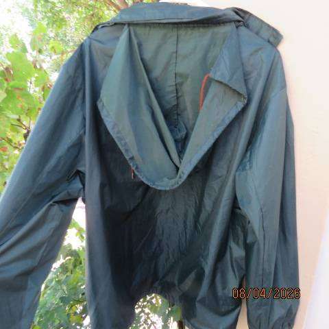 Mr Farming green nylon waterproof jacket with breathable lining and hood, size XL