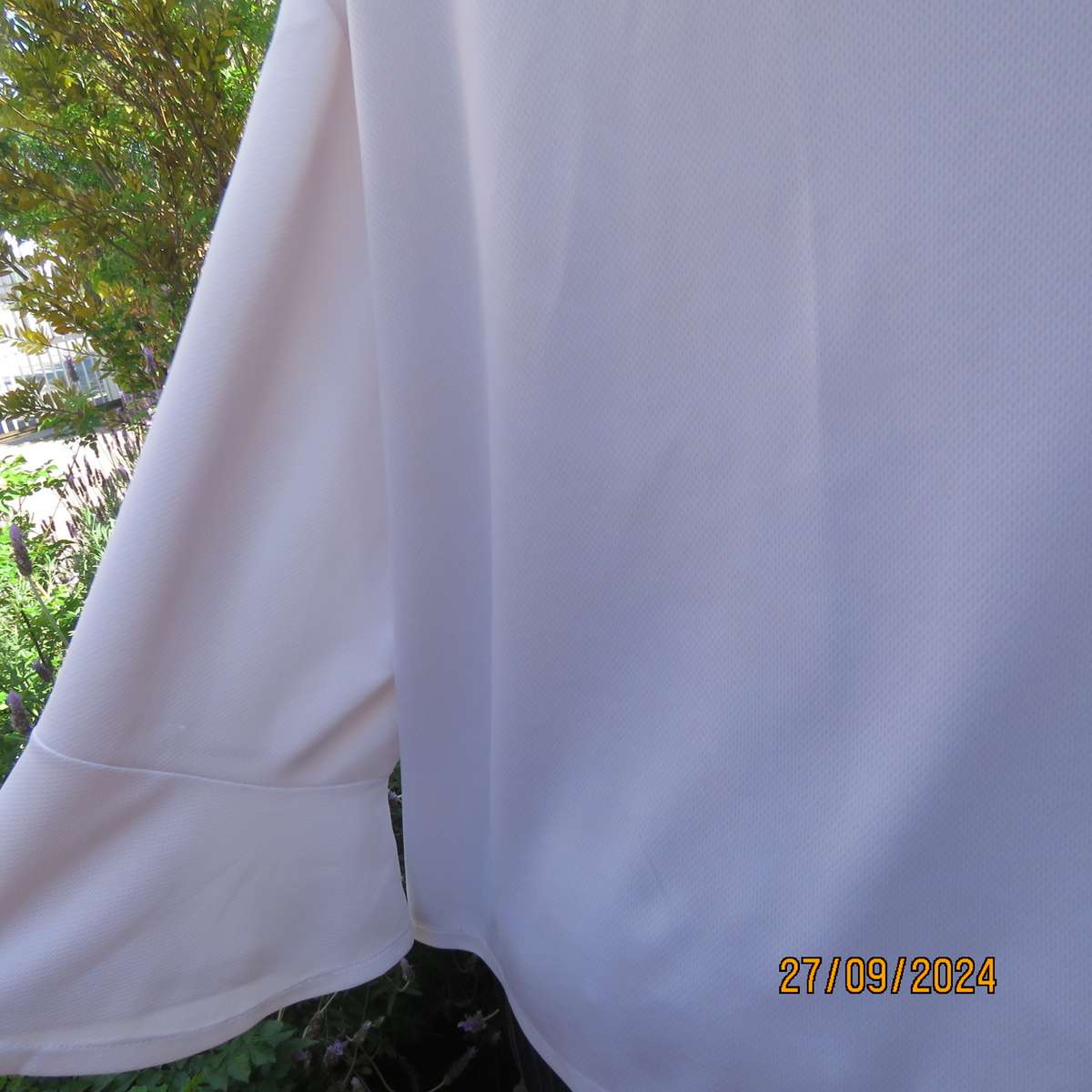 Owner made stretch textured polyester button down V neck top,. Size 58