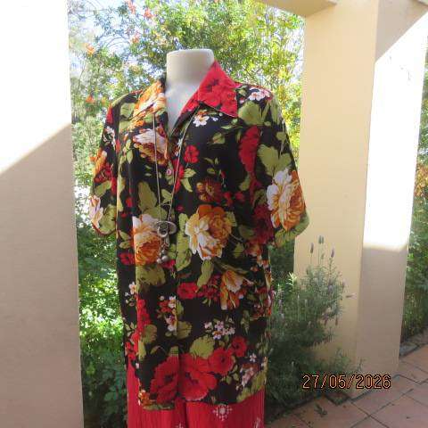 Hongyue black short sleeve polyester top with bold red and gold-yellow flowers, size 42
