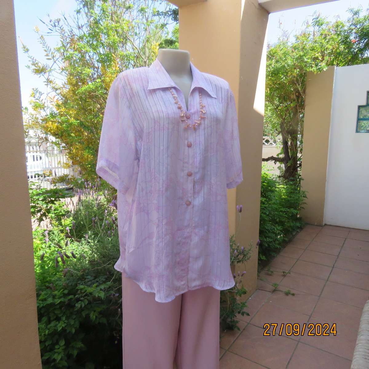 REFLEX opaque pale lavender striped-floral short sleeve top. Size 42.