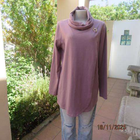 JIXI Clothing dusty mauve long sleeve slip over polyester knit top with poloneck. Size 38