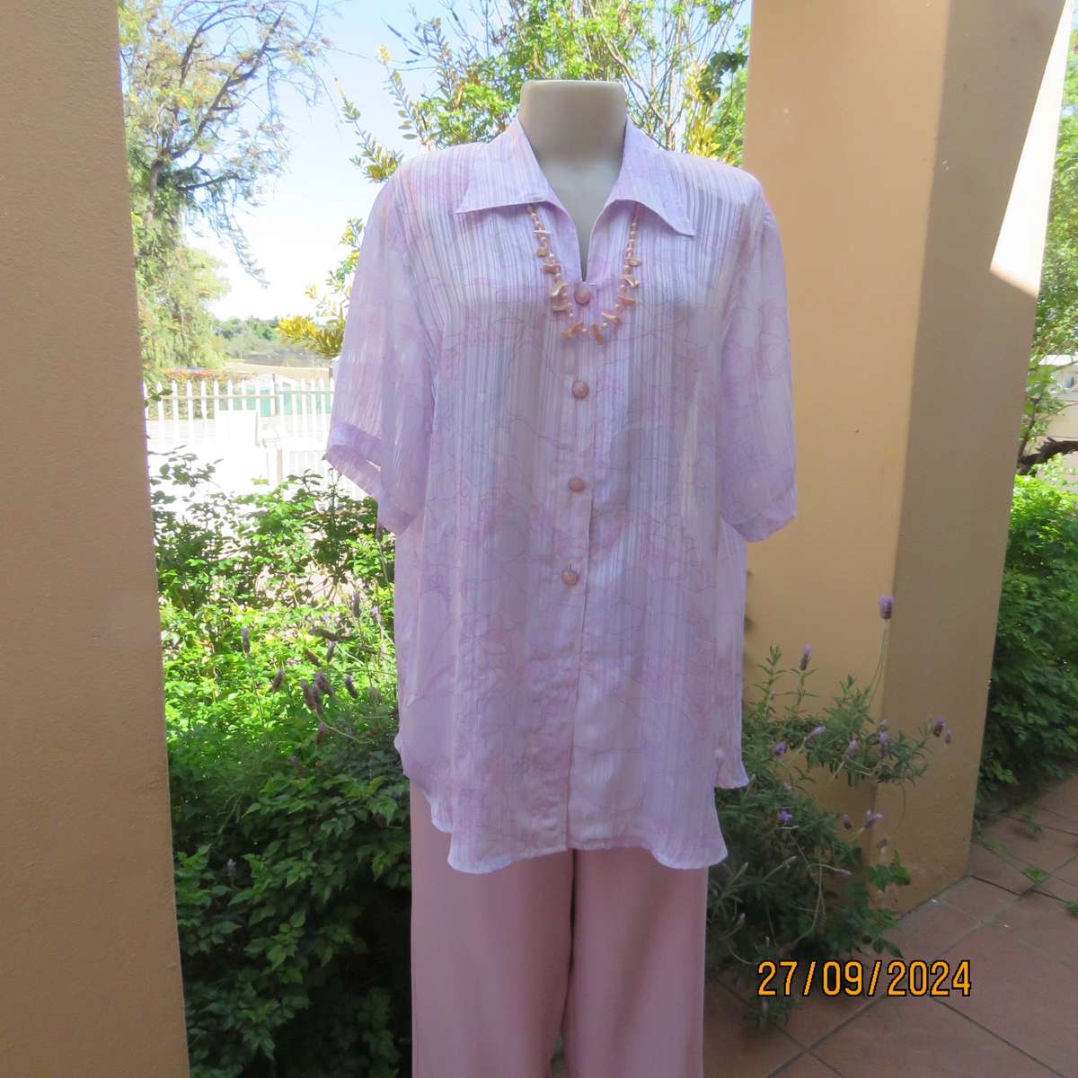 REFLEX opaque pale lavender striped-floral short sleeve top. Size 42.