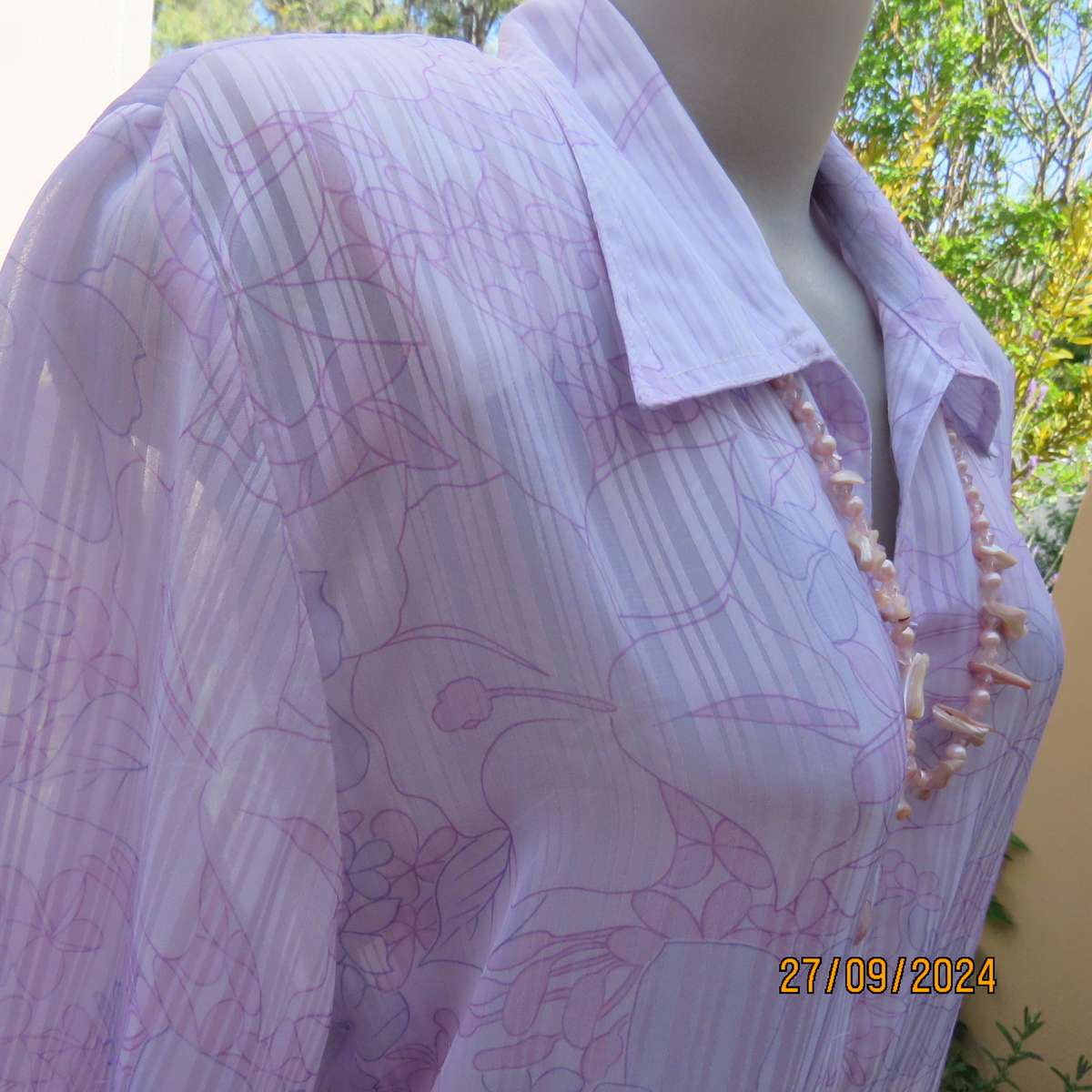 REFLEX opaque pale lavender striped-floral short sleeve top. Size 42.