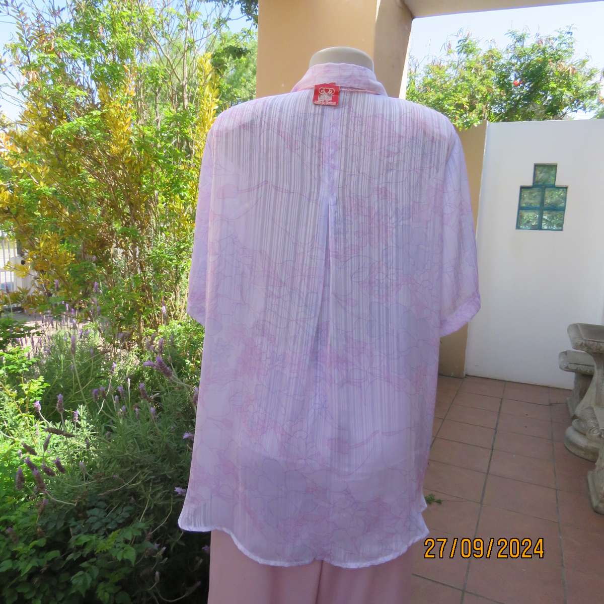 REFLEX opaque pale lavender striped-floral short sleeve top. Size 42.