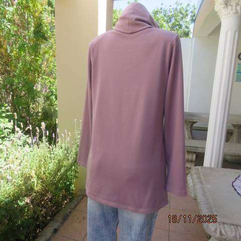 JIXI Clothing dusty mauve long sleeve slip over polyester knit top with poloneck. Size 38