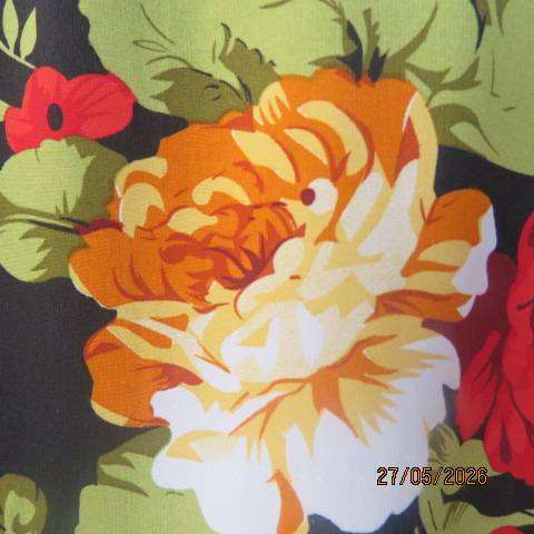 Hongyue black short sleeve polyester top with bold red and gold-yellow flowers, size 42