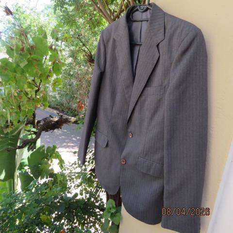 SAXON men's grey textured polyester jacket with broken blue stripe, 2-button, size 32