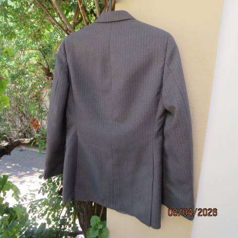 SAXON men's grey textured polyester jacket with broken blue stripe, 2-button, size 32
