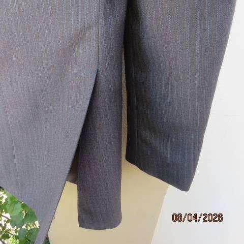 SAXON men's grey textured polyester jacket with broken blue stripe, 2-button, size 32