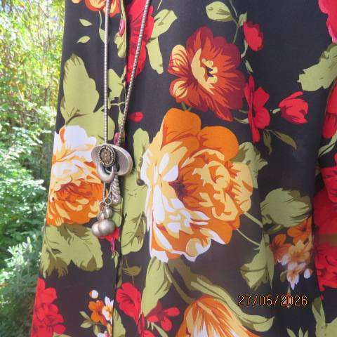 Hongyue black short sleeve polyester top with bold red and gold-yellow flowers, size 42