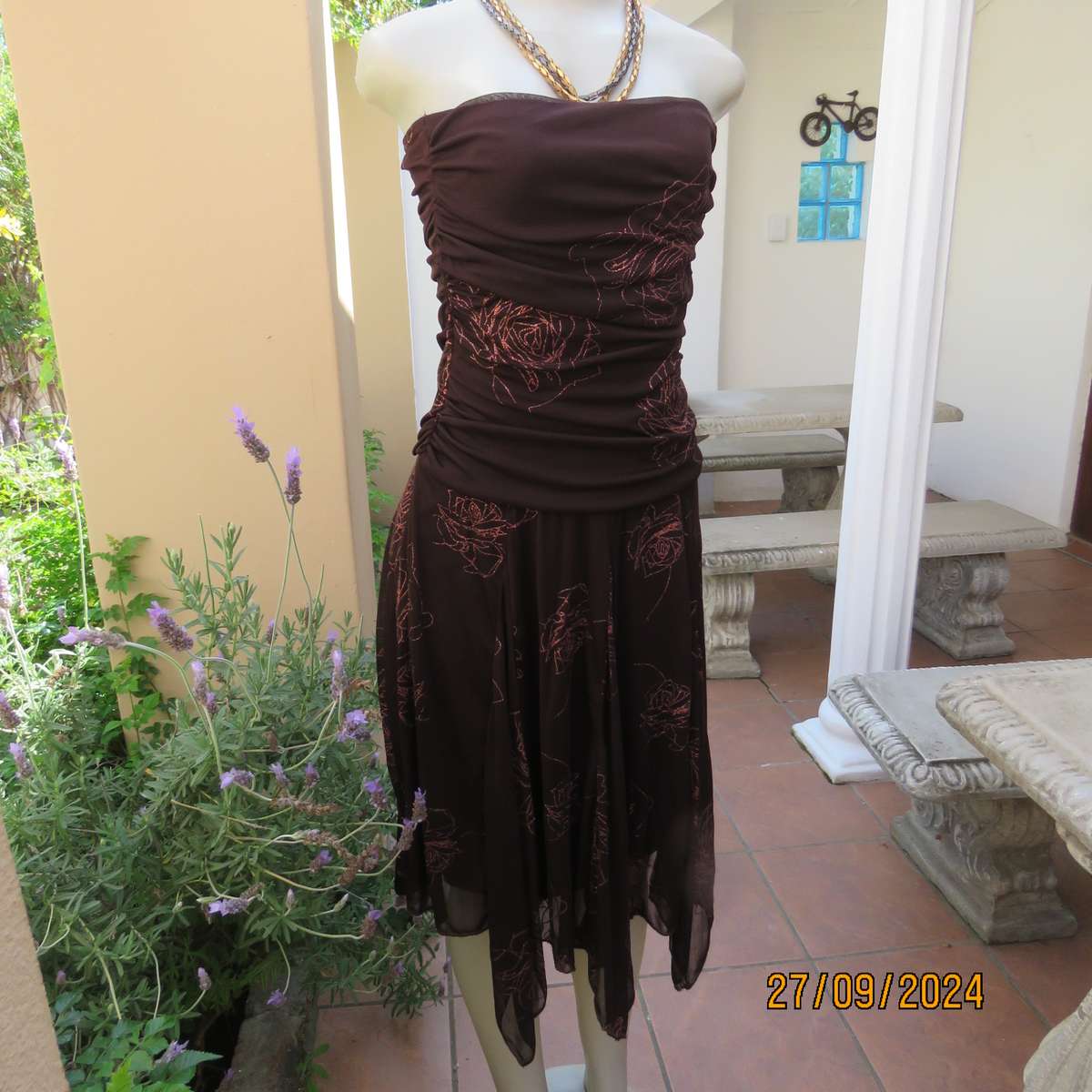 Glamour brown strapless dropped waist dress. Asymmetrical seamline. Bold glam roses.Size 34.