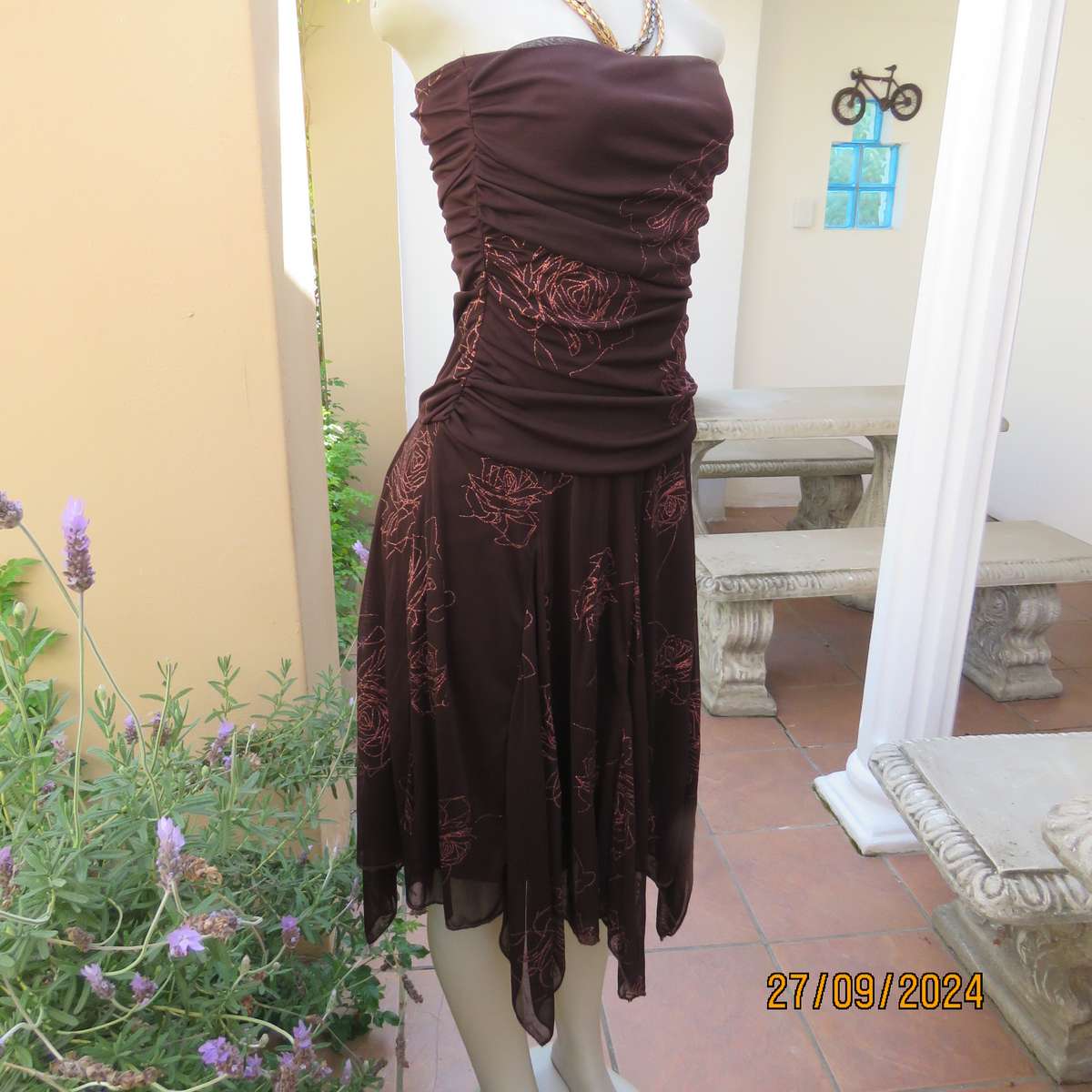 Glamour brown strapless dropped waist dress. Asymmetrical seamline. Bold glam roses.Size 34.