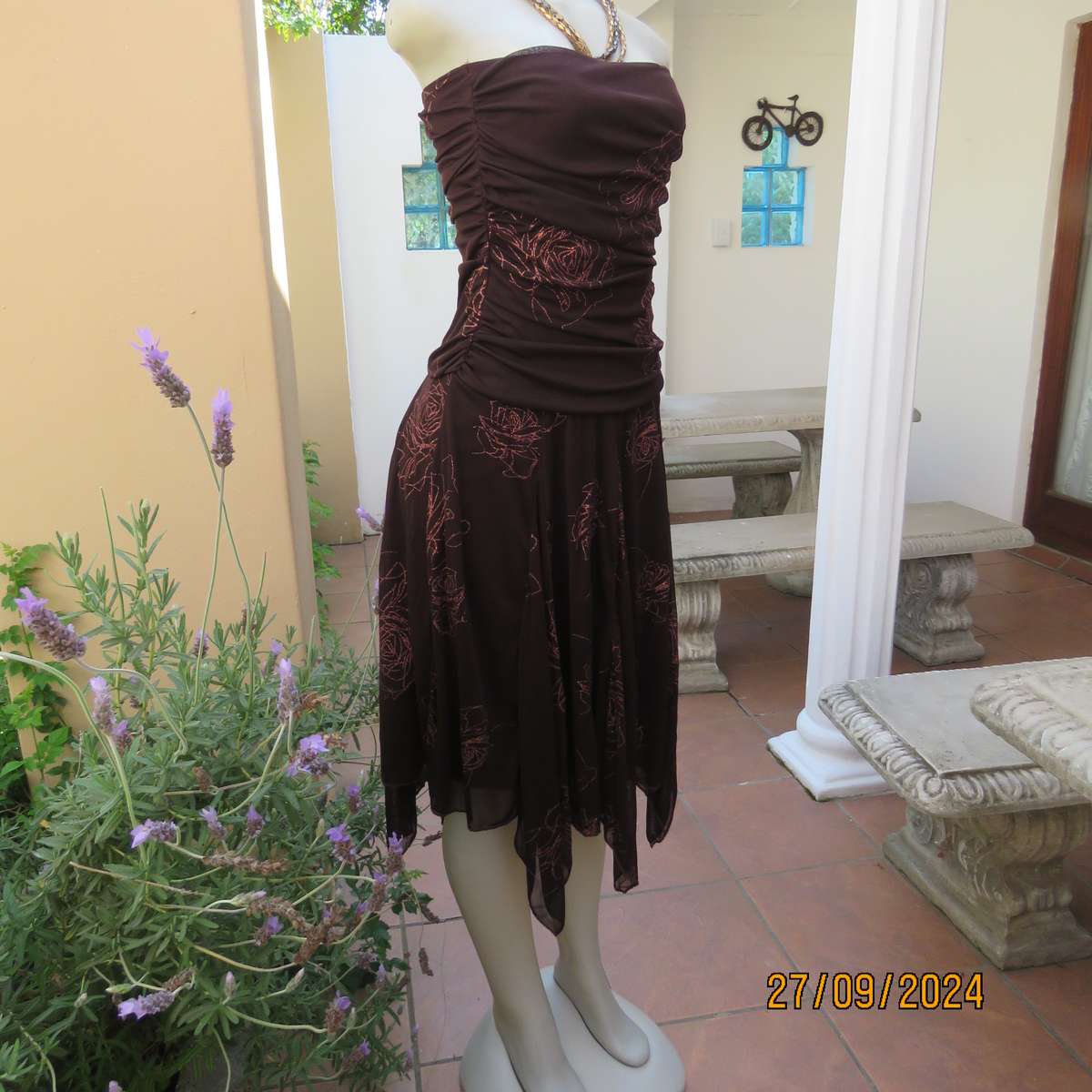 Glamour brown strapless dropped waist dress. Asymmetrical seamline. Bold glam roses.Size 34.