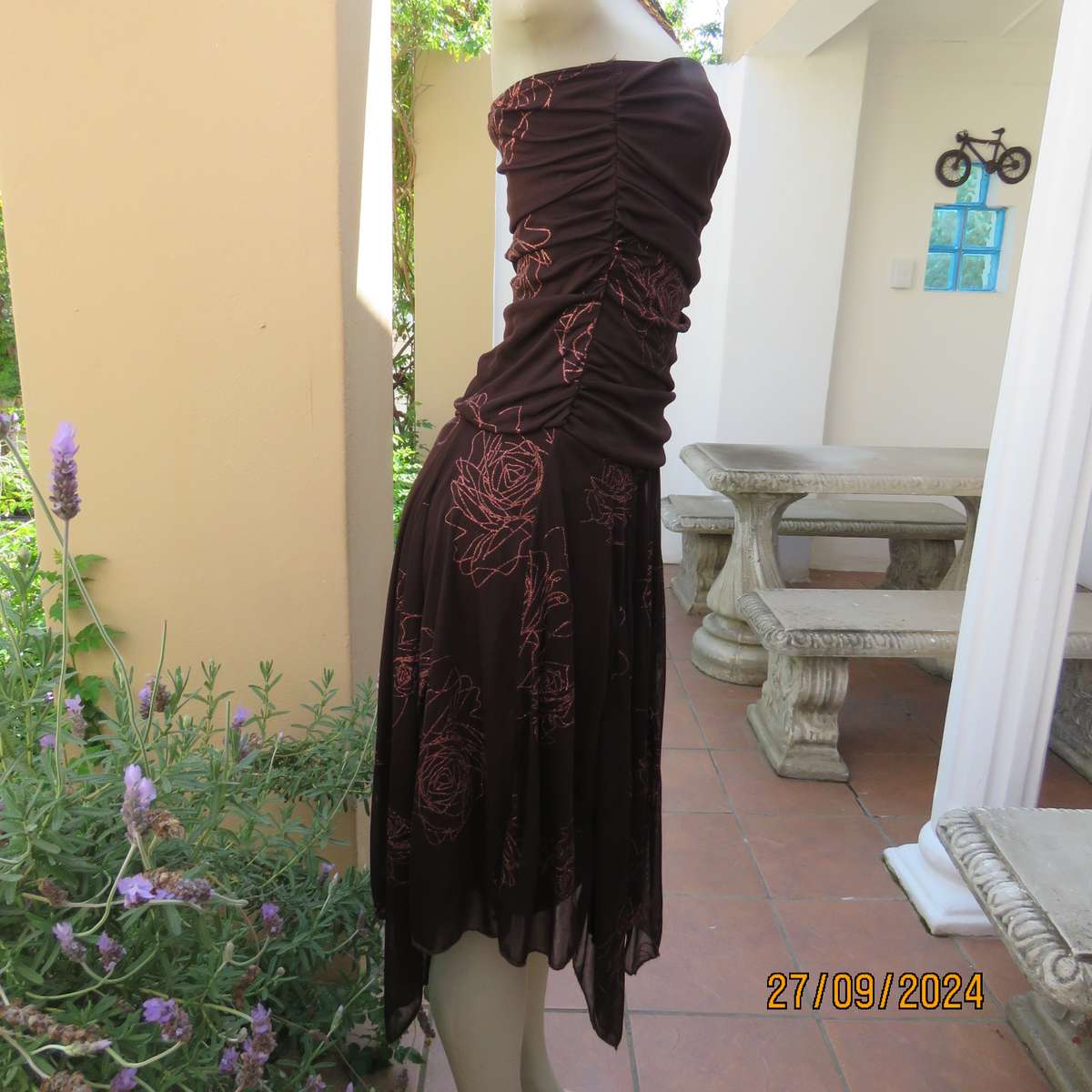 Glamour brown strapless dropped waist dress. Asymmetrical seamline. Bold glam roses.Size 34.