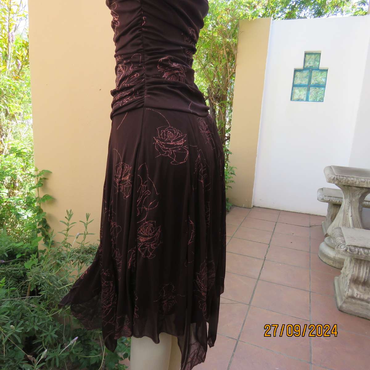 Glamour brown strapless dropped waist dress. Asymmetrical seamline. Bold glam roses.Size 34.