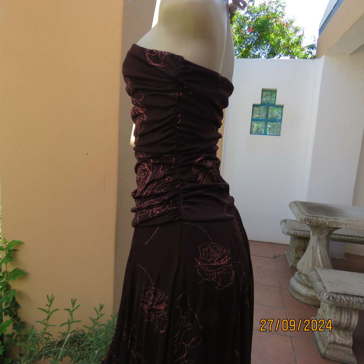 Glamour brown strapless dropped waist dress. Asymmetrical seamline. Bold glam roses.Size 34.