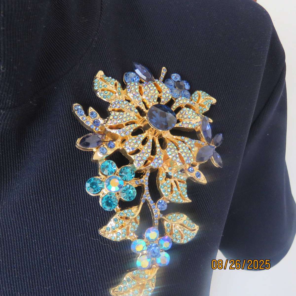 Blue stone on golden base very large brooch-decoration. 6 different stones. New