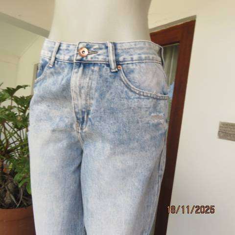 High rise mom light blue distressed look denim jeans in size 36