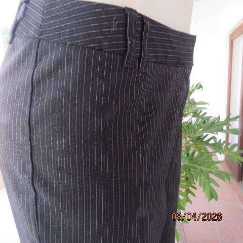 WOOLWORTHS black and white pinstripe viscose-polyester stretch dress pants size 34