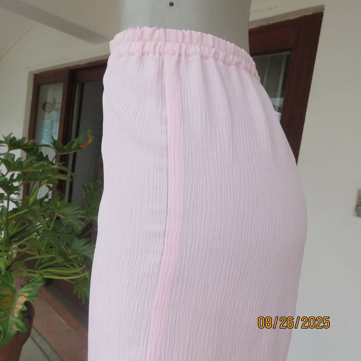 B LINE sorbet pink vertical crinkled polyester pants with elasticated waist. Size 40