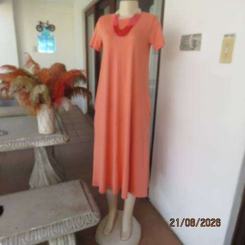 AUDACITY apricot ankle-length shift dress with short sleeves in stretch polyester size 34