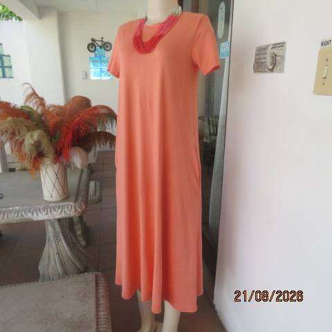 AUDACITY apricot ankle-length shift dress with short sleeves in stretch polyester size 34