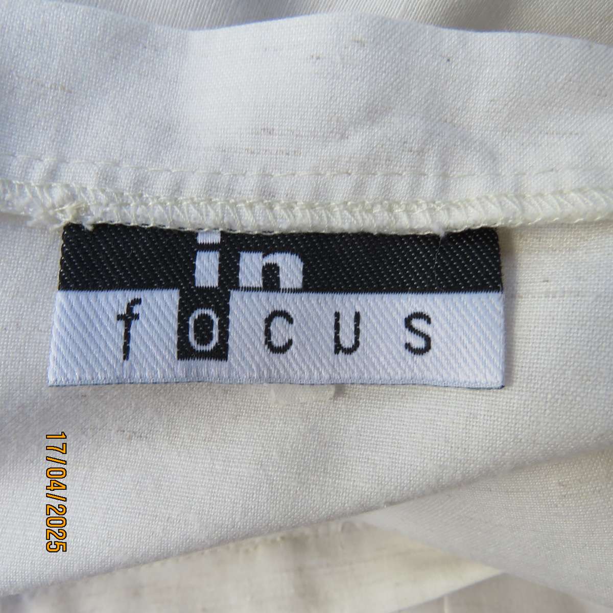 IN FOCUS mottle cream ankle length polycotton pencil skirt size 42. As new