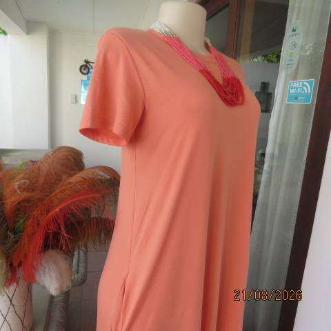 AUDACITY apricot ankle-length shift dress with short sleeves in stretch polyester size 34