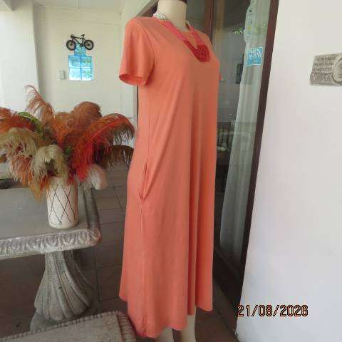 AUDACITY apricot ankle-length shift dress with short sleeves in stretch polyester size 34