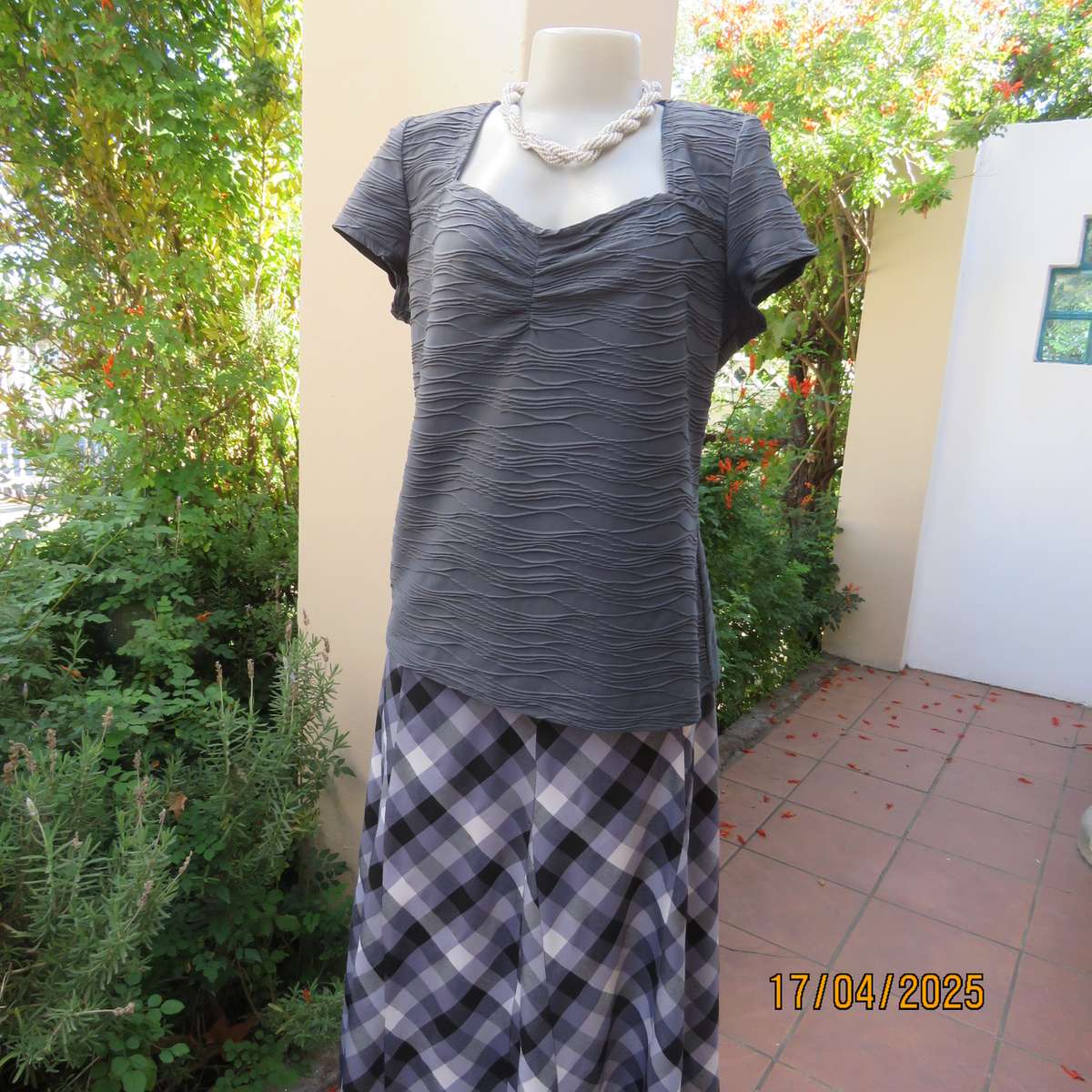 FASHION EXPRESS size 42 slip over steel grey horizontal textured polyester stretch top.