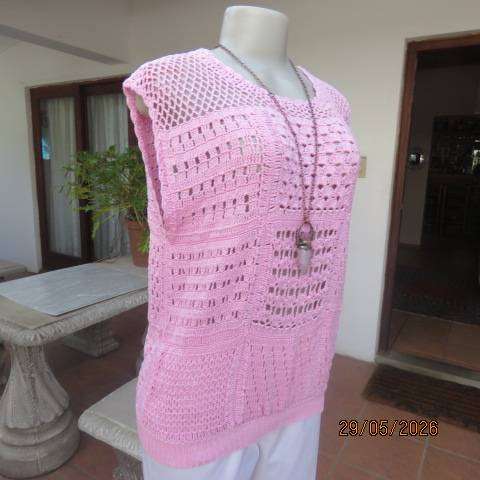 Cherry pink crochet slip over top in lace patterns and knitted ribbing, size 40