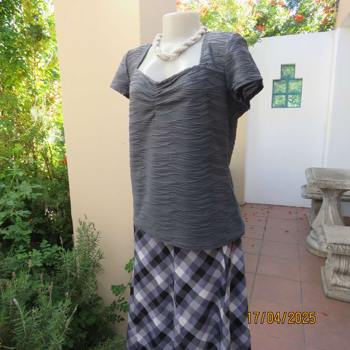 FASHION EXPRESS size 42 slip over steel grey horizontal textured polyester stretch top.