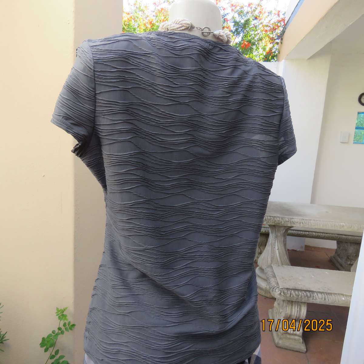 FASHION EXPRESS size 42 slip over steel grey horizontal textured polyester stretch top.
