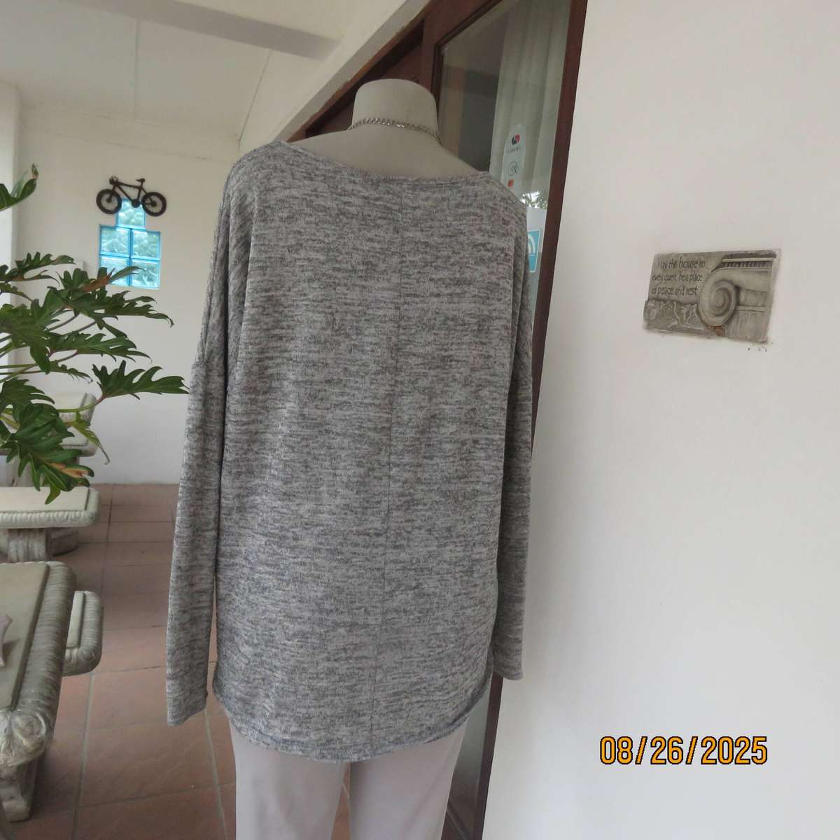 Mottled grey long sleeve slip over long sleeve woven stretch polyester top size 40.
