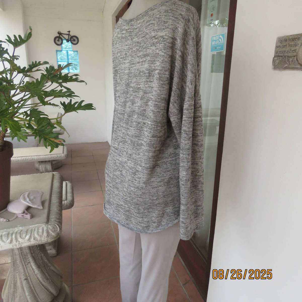 Mottled grey long sleeve slip over long sleeve woven stretch polyester top size 40.