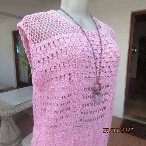 Cherry pink crochet slip over top in lace patterns and knitted ribbing, size 40