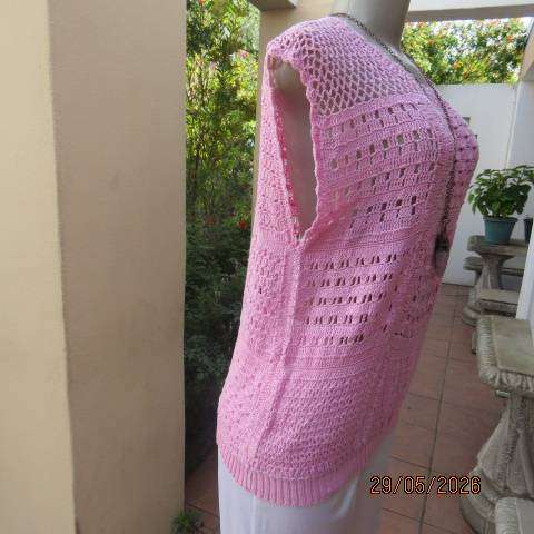 Cherry pink crochet slip over top in lace patterns and knitted ribbing, size 40