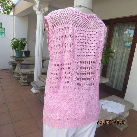 Cherry pink crochet slip over top in lace patterns and knitted ribbing, size 40