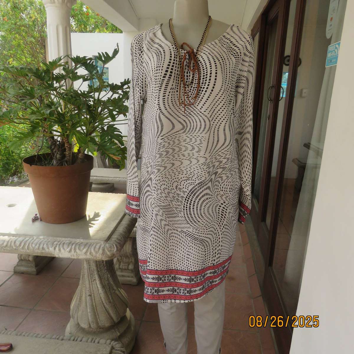 Boutique made monochrome graphic print with crimson border long top-dress. Size 36