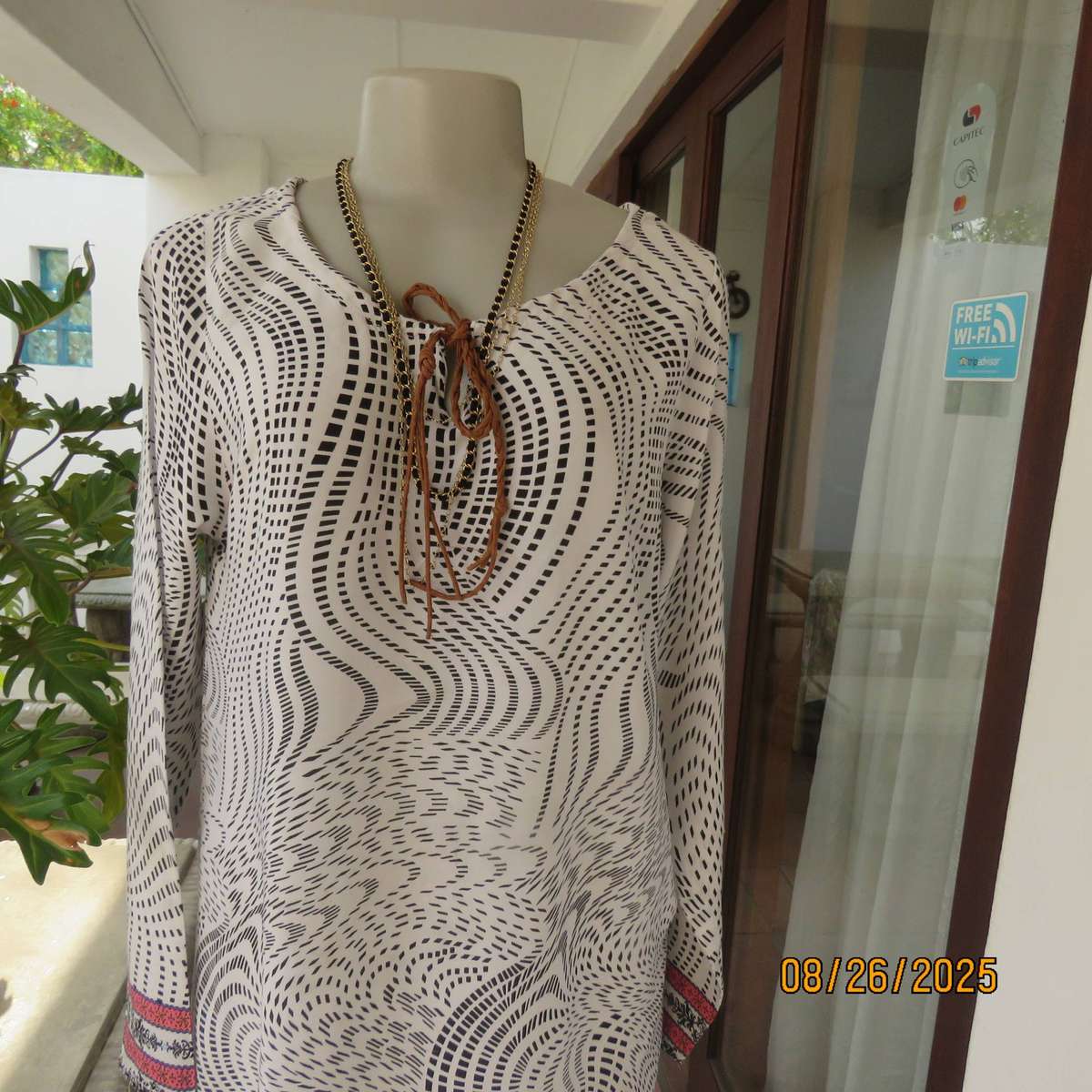 Boutique made monochrome graphic print with crimson border long top-dress. Size 36