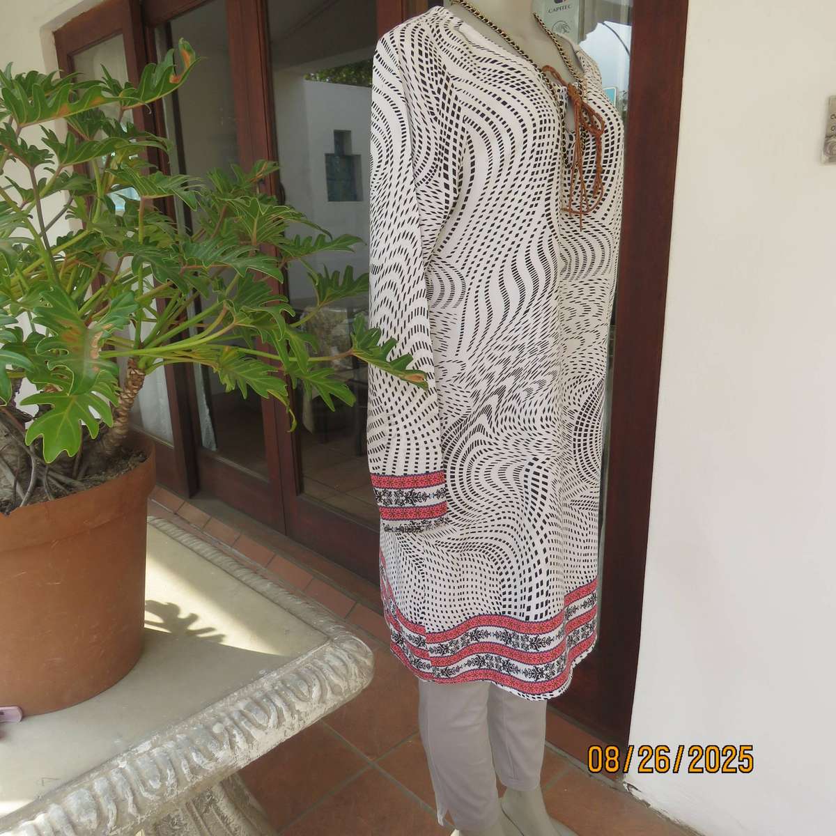 Boutique made monochrome graphic print with crimson border long top-dress. Size 36