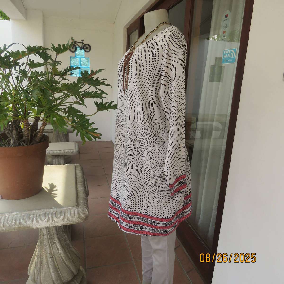 Boutique made monochrome graphic print with crimson border long top-dress. Size 36