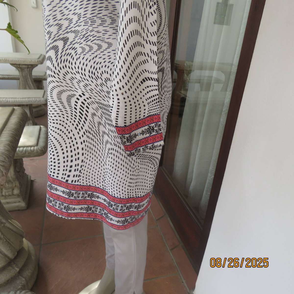 Boutique made monochrome graphic print with crimson border long top-dress. Size 36