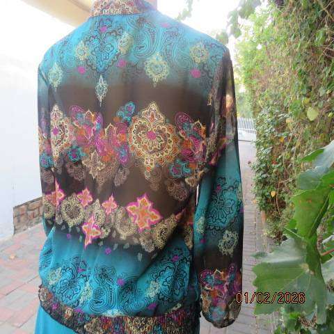 OASIS slip over blouson sheer polyester top wide elasticated hem. Frilled banded neckline. Size 36