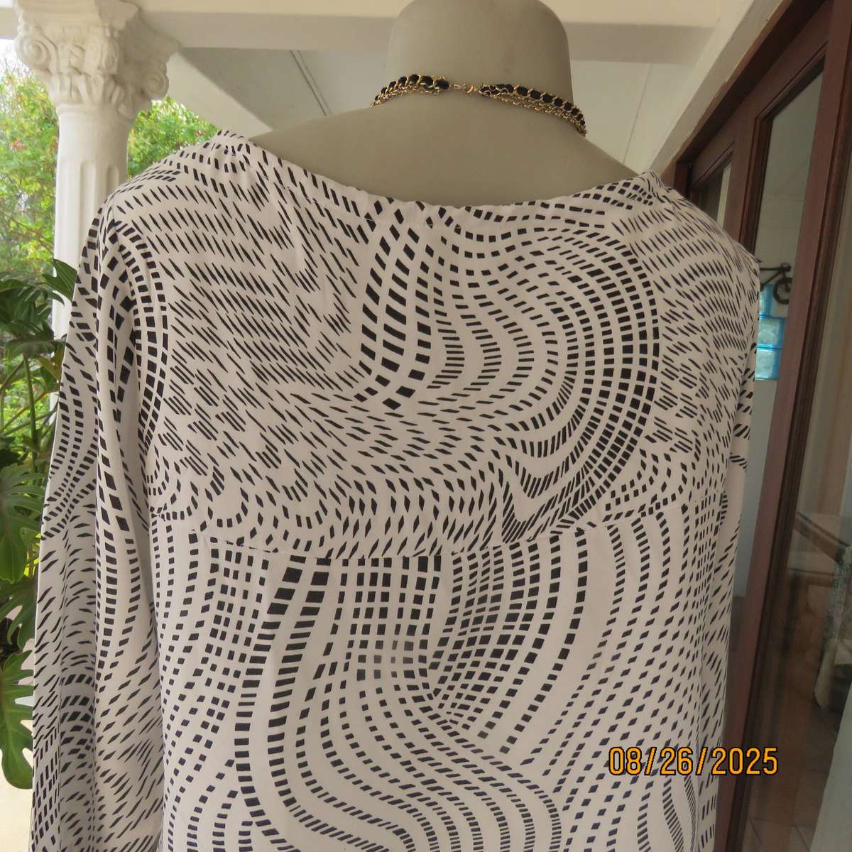 Boutique made monochrome graphic print with crimson border long top-dress. Size 36