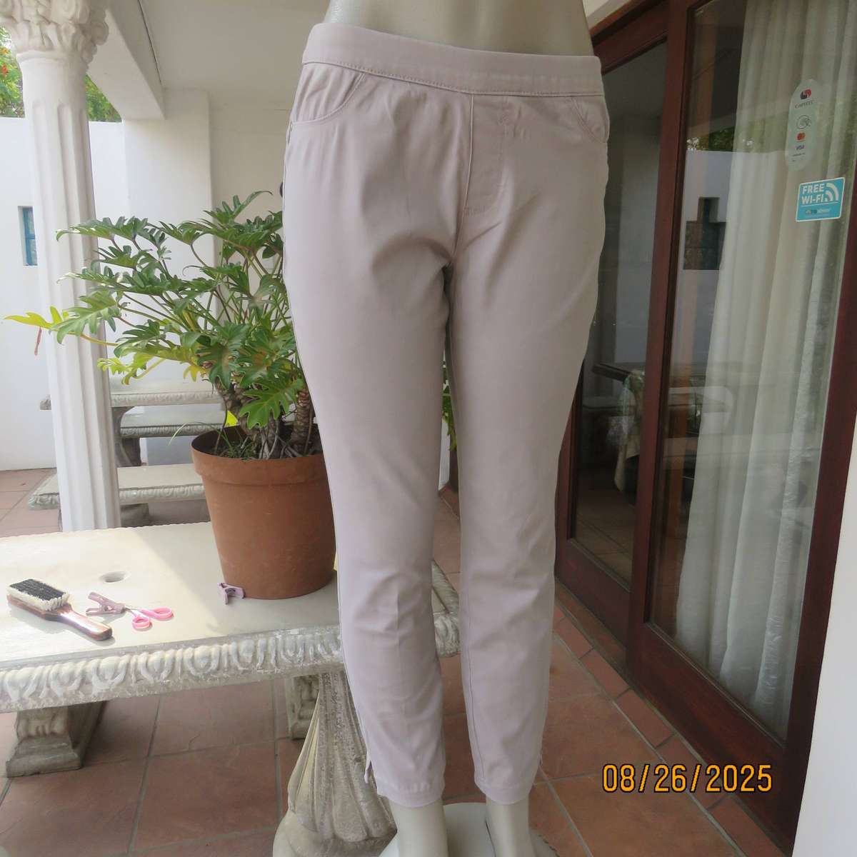 DAVID Jones silver grey skinny pants size 34. Elasticated waist. Short side zip