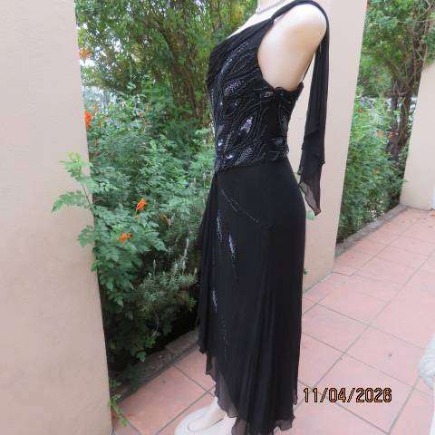 Li Shi Kai Ki black evening dress with luxury bead and sequin embellishment, size 36