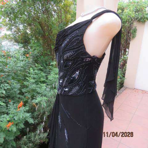 Li Shi Kai Ki black evening dress with luxury bead and sequin embellishment, size 36