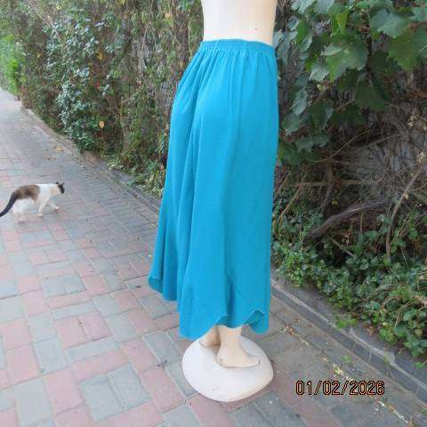 RENE TAYLOR jade skirt with asymmetrical seamline. Wide yoked front with panels. Size 42.